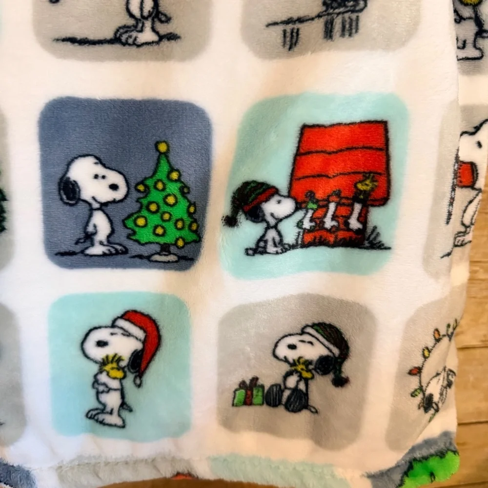 Berkshire x Peanuts Holiday Snoopy Throw NWT